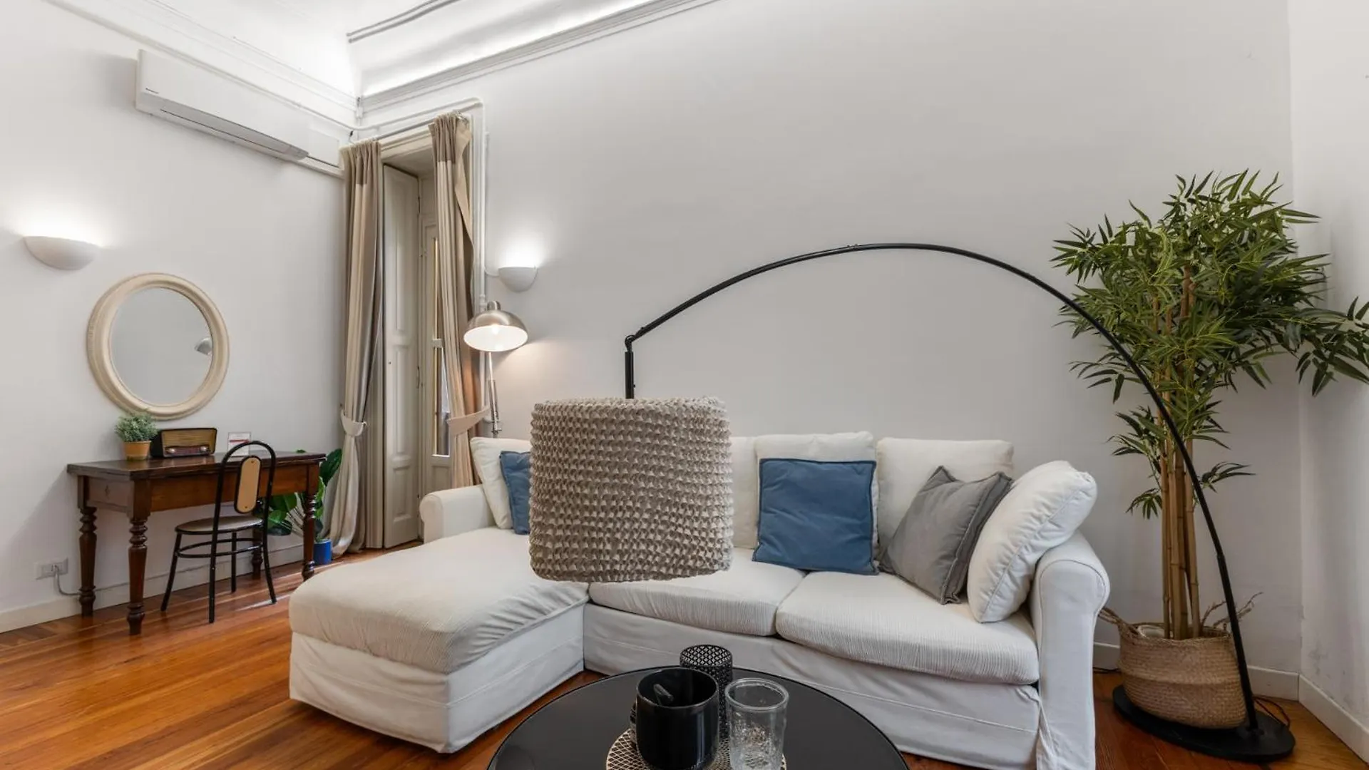 Boccaccio Apt - 4 Posti - Metro Milan Apartment